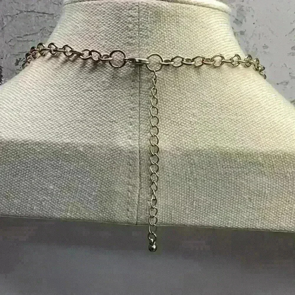 Vintage Statement Gold Tone Necklace with Hammered Rings Detail